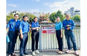 Lắp đặt bảng tuyên truyền nâng cao ý thức bảo vệ, giữ gìn môi trường, công trình công cộng và phòng chống đuối nước, đặt biệt là với trẻ em trên địa bàn phường Võ Thị Sáu, Quận 3.